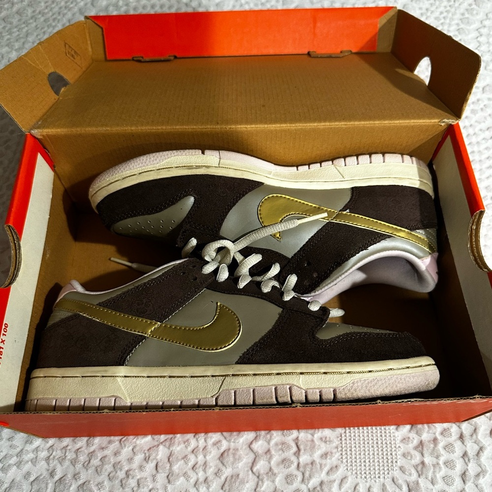 Nike Dunk Low vintage “ chino metallic “